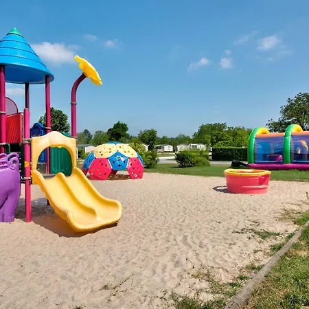 Campsite Domaine Residentiel De Plein Air Les Ondines Souillac
