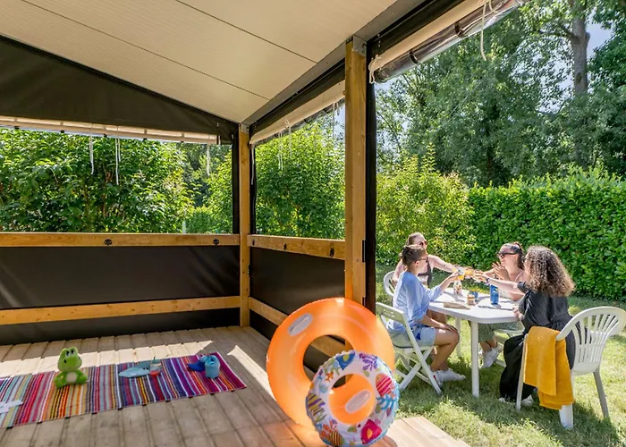 Camping Domaine Résidentiel De Plein Air Les Ondines