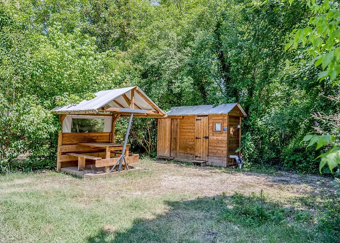 Camping Domaine Résidentiel De Plein Air Les Ondines *